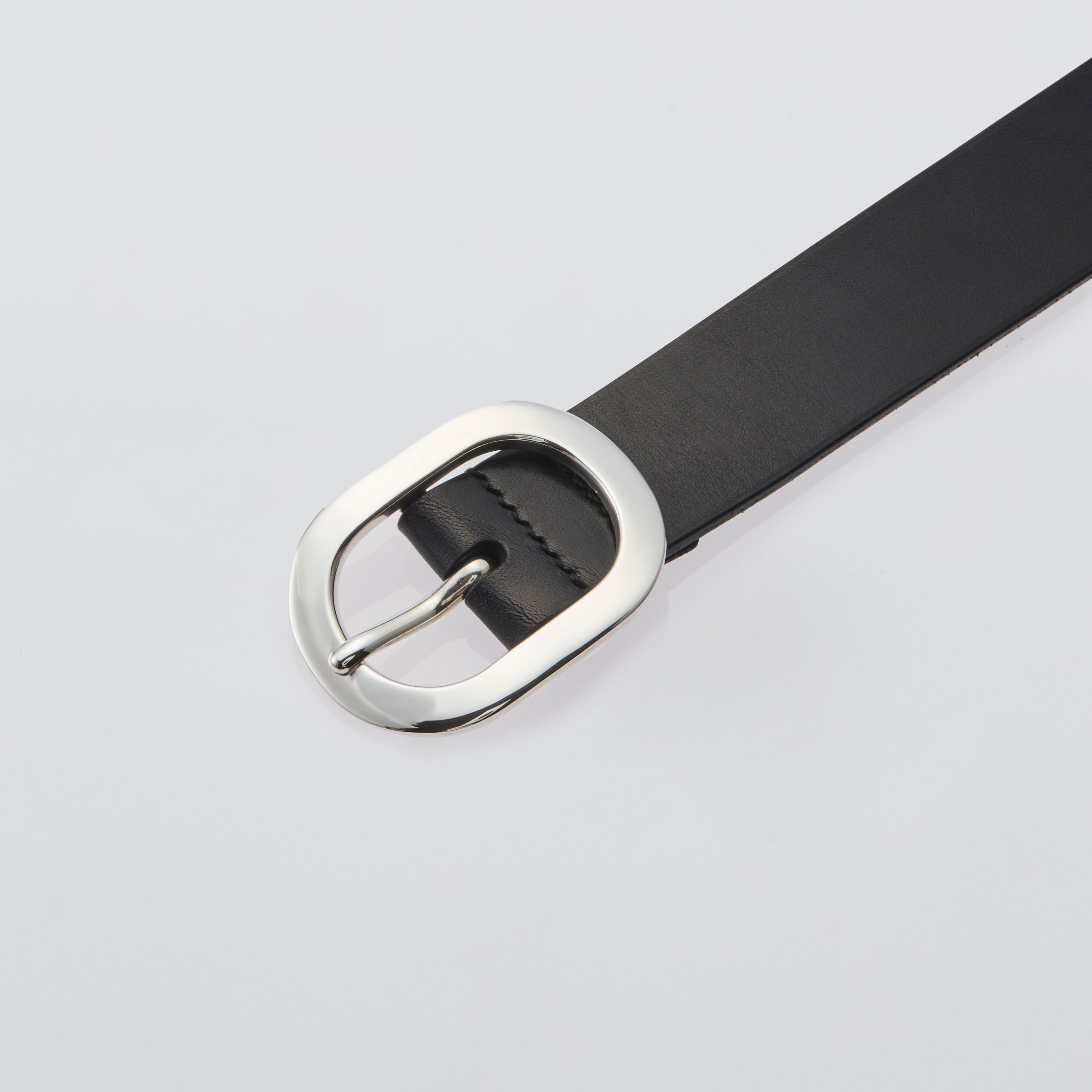 Belt : Oval Buckle -Black Leather-