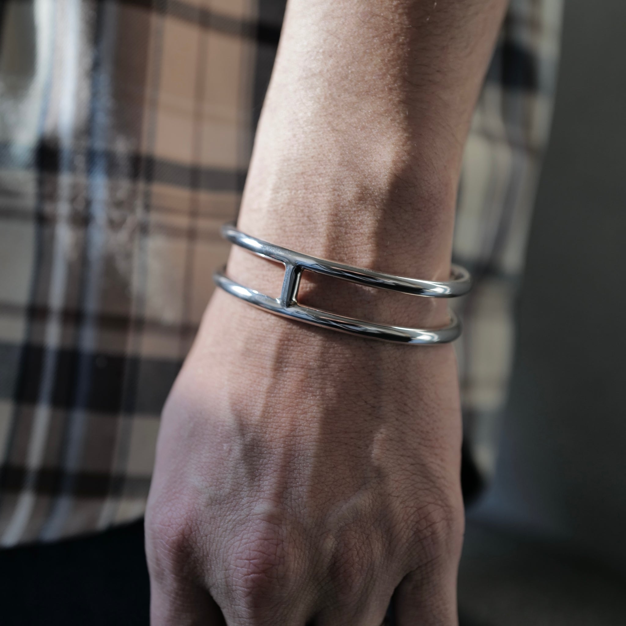 XOLO JEWELRY　H Bangle L L1061366_2048x.jpg?v=1671771498